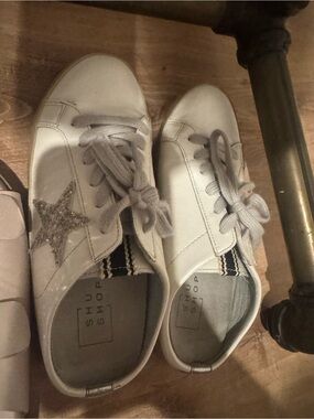 ShuShop White Kids Sneakers with Silver Star